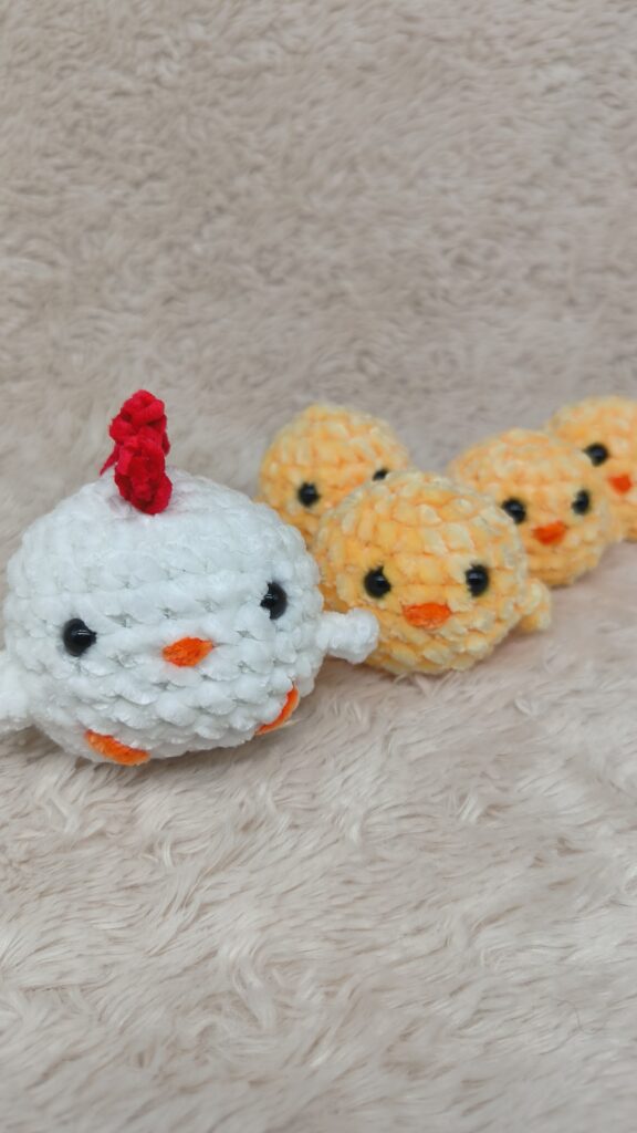 gallina y pollitos amigurumi